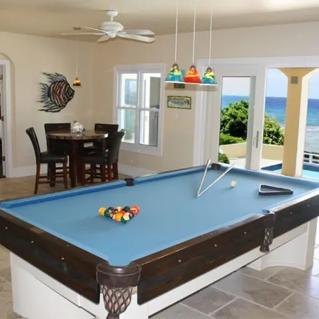 OCEANFRONT LUXURY VILLA, 4900sf, 4br, 4bth, billiards and Gym