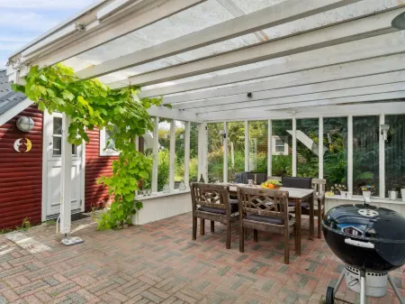 "Helfrida" - 925m from the sea Отели в г. Нюкёбинг