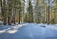 Cabin < 2 Mi to Tahoe Donner Downhill Ski Resort - Pet friendly