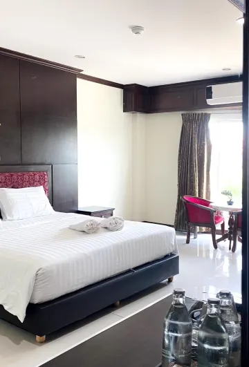 ห้องดีลักซ์ เตียงใหญ่ 1 เตียง