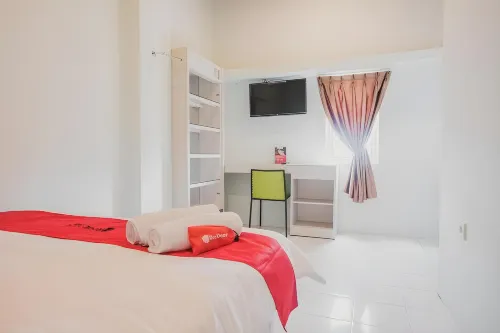 RedDoorz @ Jalan Pangeran Antasari Lampung 2 Hotels in Bandar Lampung