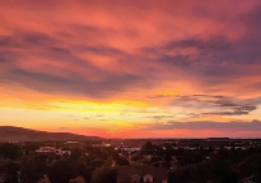 Remodeled Townhome with City Views