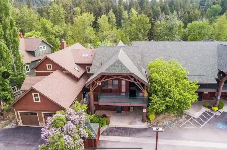 Cozy Condo in the Heart of Downtown BigFork