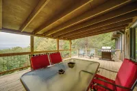 Robbinsville Vacation Rental w/ Covered Balcony - Wifi