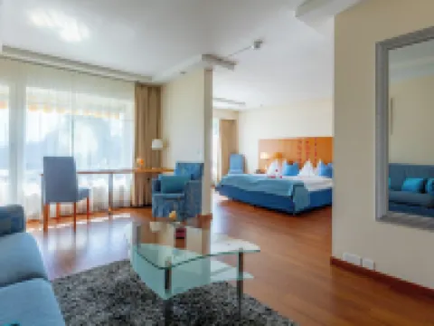 โรงแรมฮอลิเดย์ โรงแรมในธูน