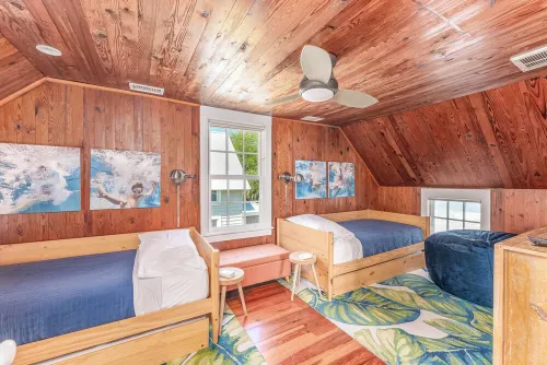 COTTAGE WITH PRIVATE POOL TWO BLOCKS TO BEACH