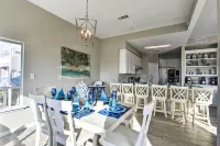 Ocean-View 'Kahala Beach Bliss' Home in Galveston! - Kylpylä