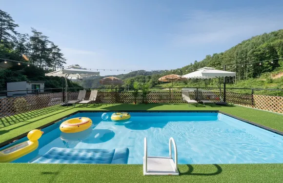 洪川石頭棕旅館