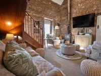 Cottage in Peak District with Scenic Views