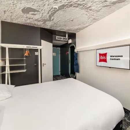 Ibis Warszawa Centrum Отели рядом с достопримечательностью «Воля»