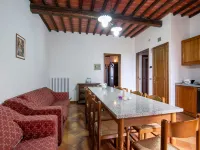 Spacious Tuscany Retreat