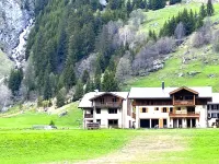 Alpine Chalet with Spa and pets