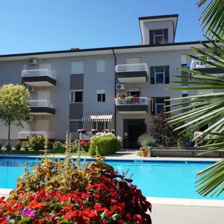 Enjoy the Pool in Our Cozy Flat