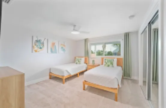 BEST LOCATION! NORTH END OF ANNA MARIA, FL STEPS TO BEACH & DINING - UPPER UNIT