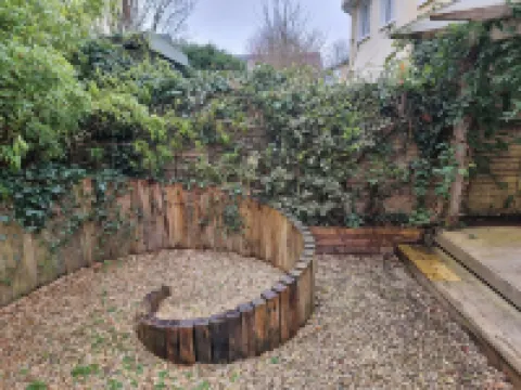 3-Beds Sleep 7 with Garden & Private Parking Hotels in 