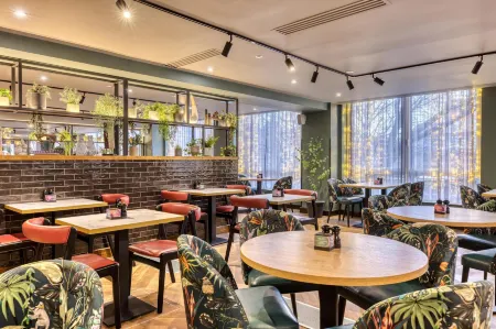 Premier Inn Glasgow Stepps (M80, J3) Отели в г. Камберналд