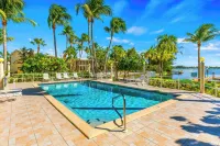 Waterfront Island House #14, Rum Point, Beach, Pool, Bikes, Kayaks, Paddleboards - Beach