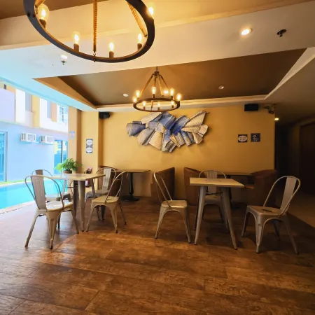 Pacific Park Hotel Отели рядом с достопримечательностью «СМ City Fairview»