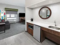 Hampton Inn & Suites by Hilton Dallas I-30 Cockrell Hill Hotels near Kessler Theater