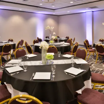 Holiday Inn KANSAS CITY AIRPORT by IHG