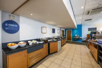 هوليداي إن إكسبريس إنتفي ران إ اس باي آيتش جي فنادق في 