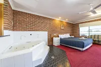 Matilda Motor Inn - Hot Tub