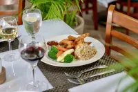 Maui Beach Hotel - breakfast