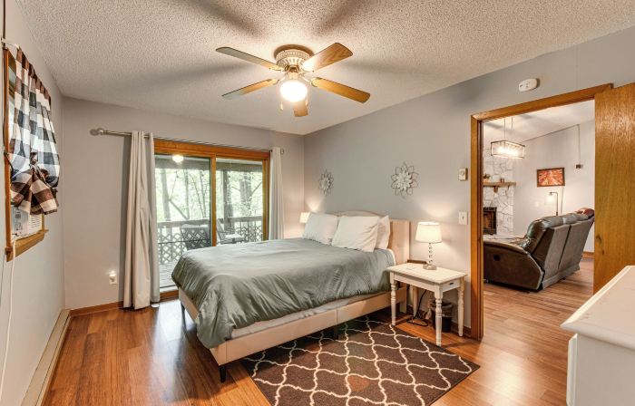 Cozy Franklin Retreat w/ Deck - 5 Mi to Downtown!