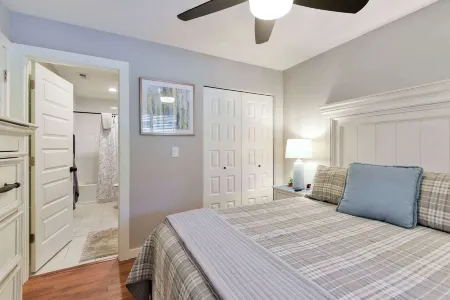 Table Rock Lookout Duo - Spacious Balcony