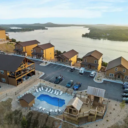 A Birds Eye Bridge View - 5 Bdr w/ Private Hot Tub