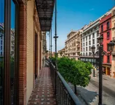 Serras Sevilla - مسبح