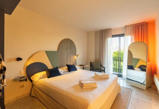 호텔 오닉스 피라의 모던한 객실 또는 루프탑 이미지