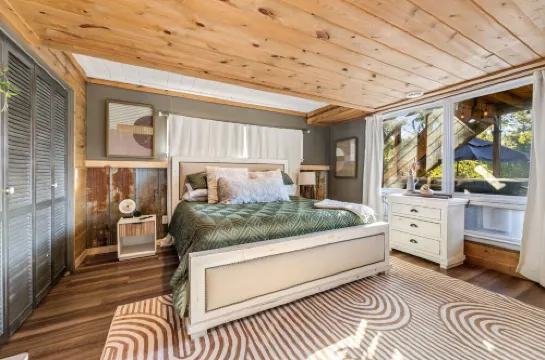 Rustic River Retreat • Hot Tub • Arcade • Beach