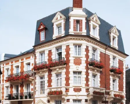 Hôtel le Fer à Cheval Hotels in Trouville-sur-Mer