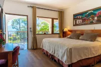 Hotel y Centro de Convenciones Jardines del Lago Hotel a 