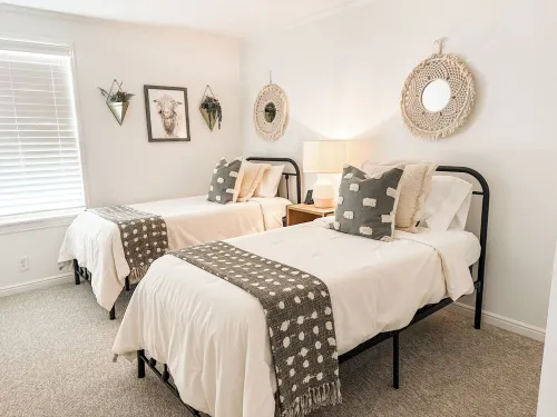 Stylish 5-Bed, 2-Bath Home, Close Access to Ski Resorts Hotels in Sandy