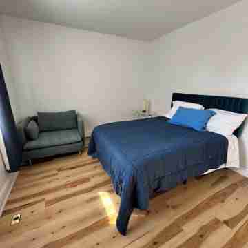 Gateway to DC - Charming 2-bdr apartment in the heart of Union Market Rooms