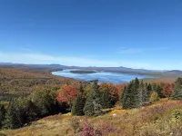 Cozy Up Cabin - Close to Downtown Rangeley 랭글리 호텔