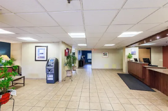 Motel 6 Milwaukee, WI - Glendale