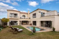 Amery House - familiares