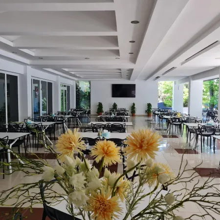 Hotel Sunquest Отели рядом с достопримечательностью «Спа-комплекс Mangalia»