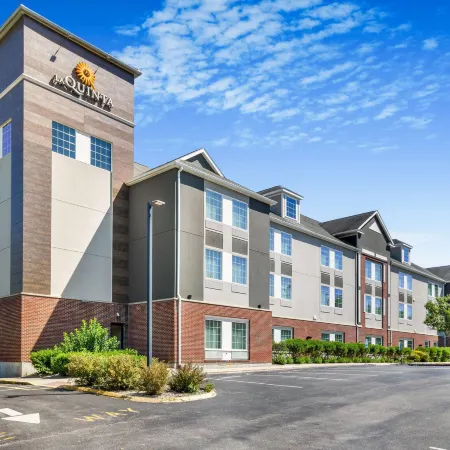 La Quinta Inn & Suites by Wyndham Stonington-Mystic Area