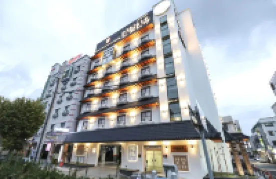 Daejeon Yuseong Manwol Hotel (Hanok) 忠南大学校 大徳キャンパス周辺のホテル