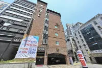 24 Block Hotel - 2-Star