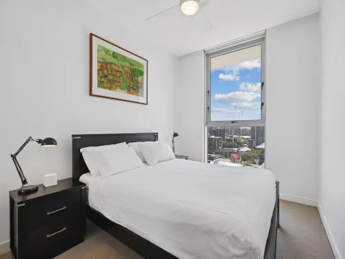Contemporary 1-Bed with Pool Near Brisbane River