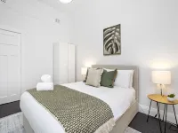 Chic Semi-Detached 2-Bed Home with Outdoor Dining - 3-Star