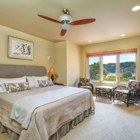 The Eagle Harbor Inn