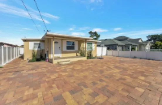 Sunny Tampa Home Near Downtown Stadiums