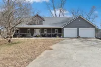 Lakelife At Somerset - Hot Tub, Deck & Views 4 Bedroom Home - 3-Star