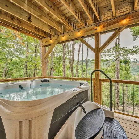 Hot Tub • Mountain Views • Firepit • Dog Friendly